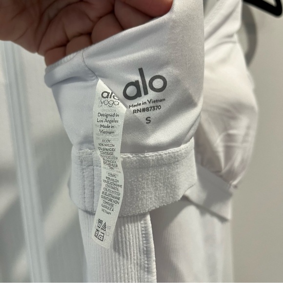 ALO White Crossback V Neck Top w Built in Bra - Picture 4 of 6